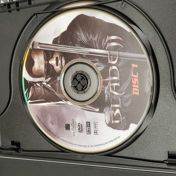 Blade II DVD, 2 disc set - lots of extras and features! - Picture 3 of 4